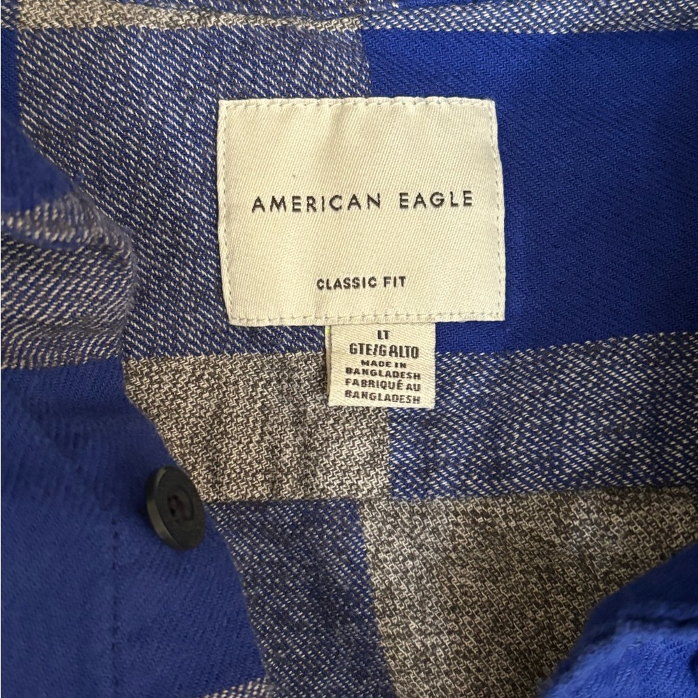 Men’s American Eagle classic fit long sleeve button down shirt